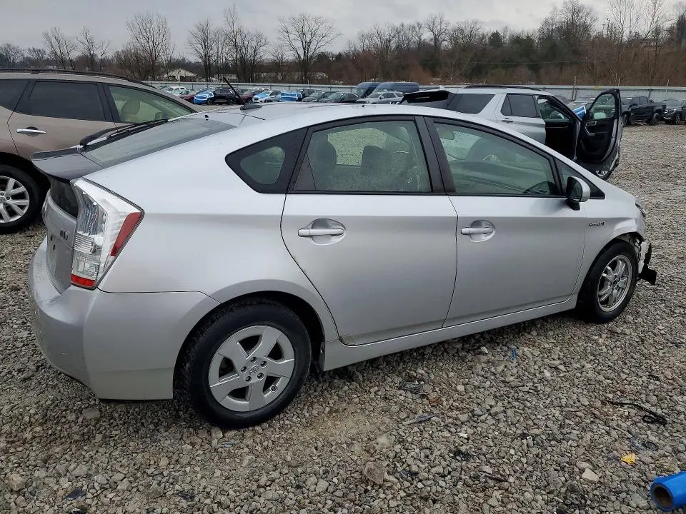 2011 TOYOTA PRIUS THREE  