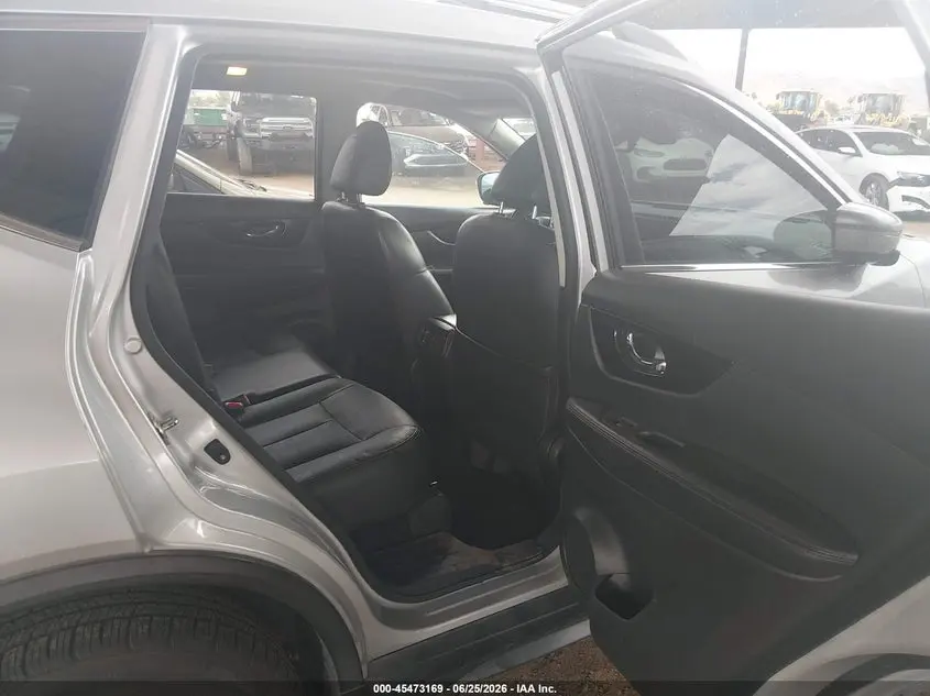 2017 NISSAN ROGUE SL