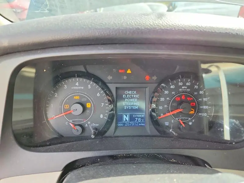 2017 TOYOTA SIENNA LE  