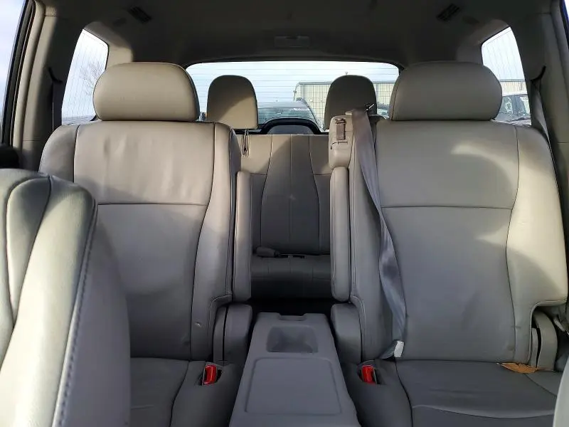 2010 TOYOTA HIGHLANDER SE  