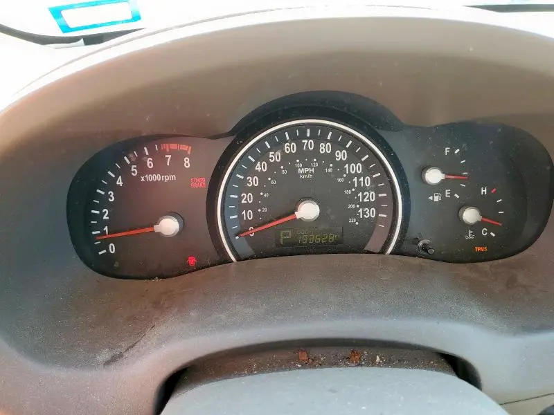 2011 KIA SEDONA LX  