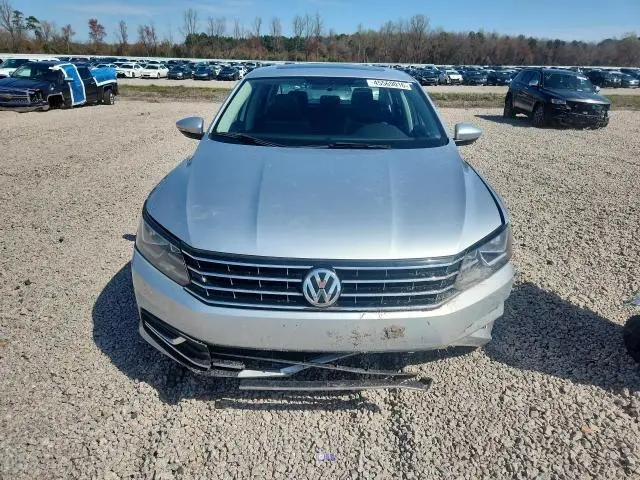 2018 VOLKSWAGEN PASSAT SE  