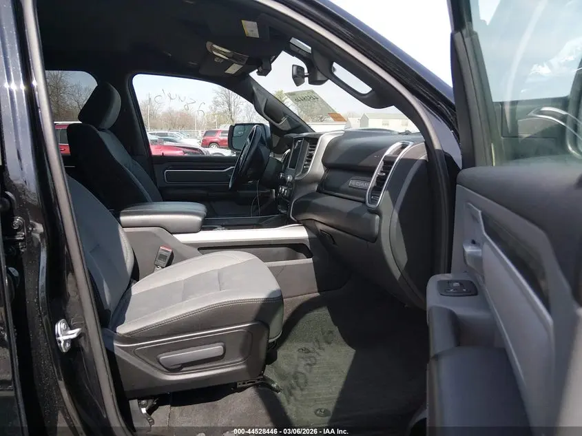 2022 RAM 1500 BIG HORN  4X4 6'4 BOX