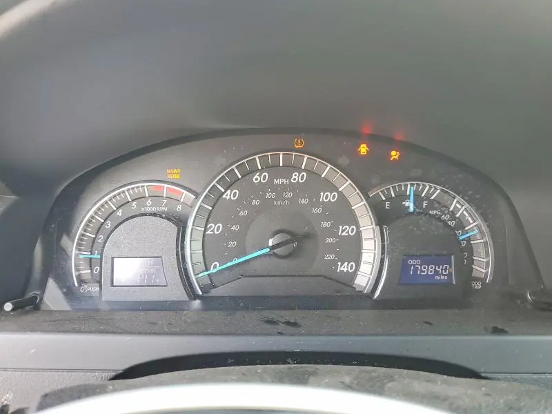 2014 TOYOTA CAMRY SE  