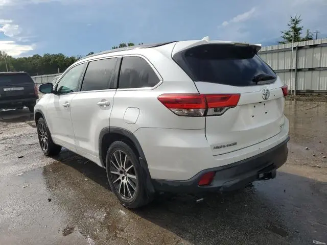 2018 TOYOTA HIGHLANDER SE  