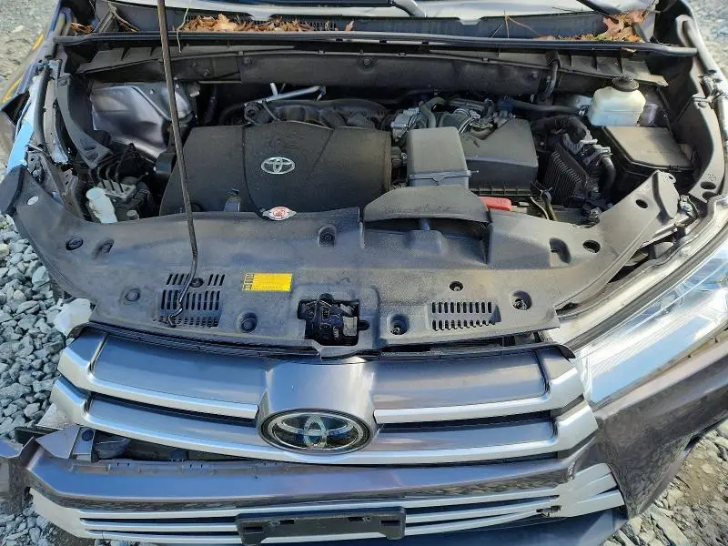 2019 TOYOTA HIGHLANDER XLE  