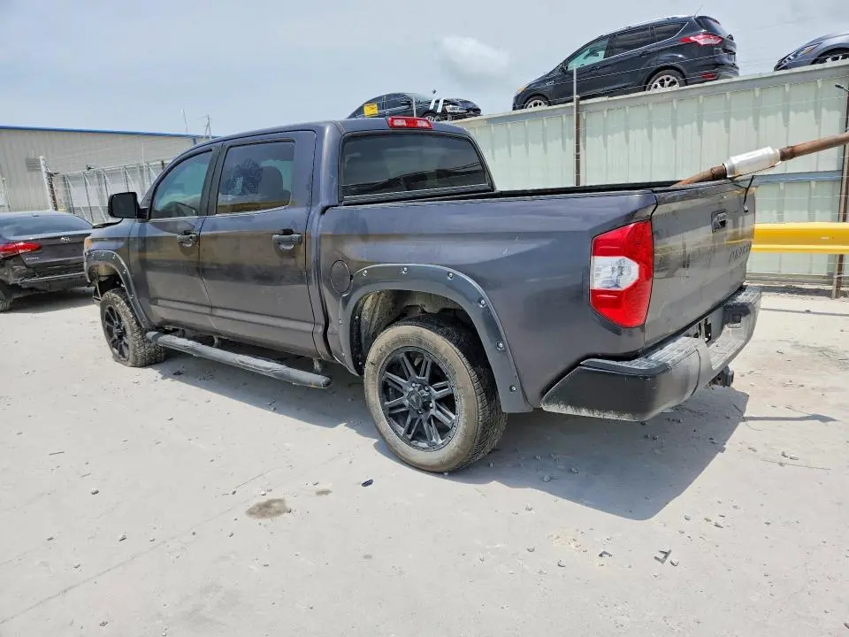 2018 TOYOTA TUNDRA CREWMAX SR5  
