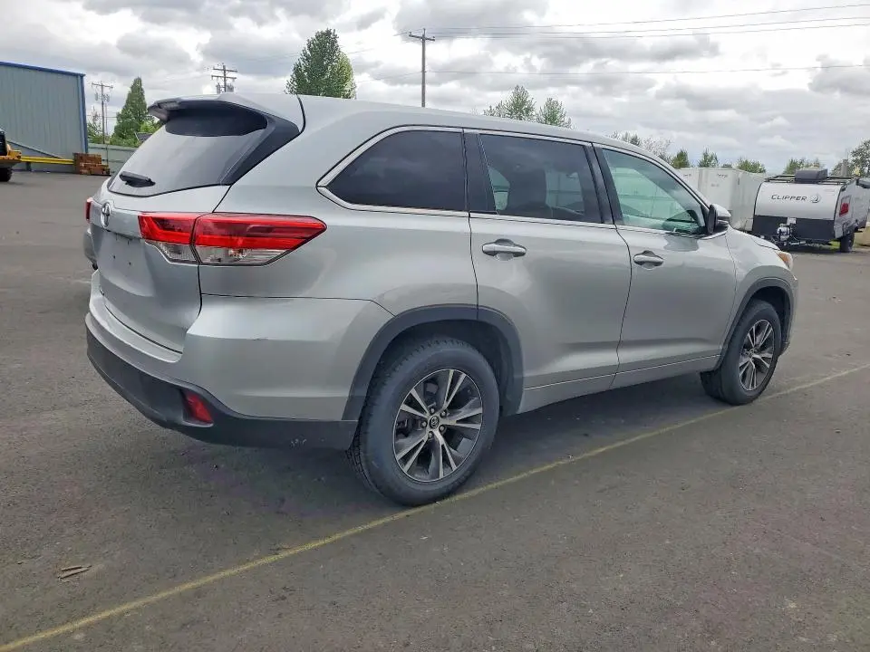 2017 TOYOTA HIGHLANDER LE  