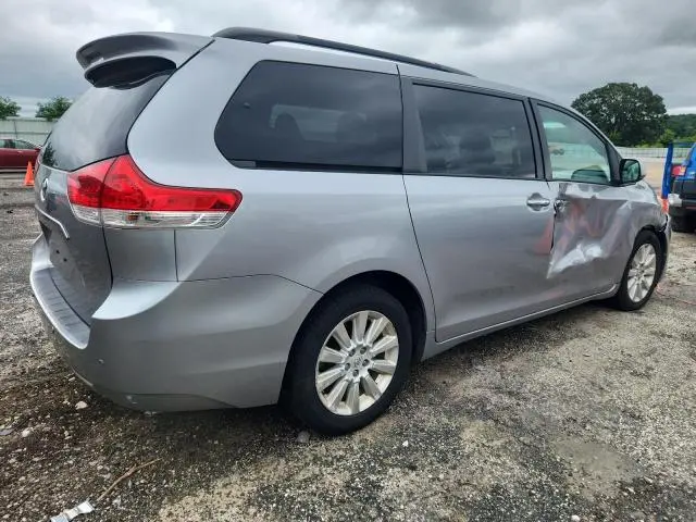 2011 TOYOTA SIENNA XLE  