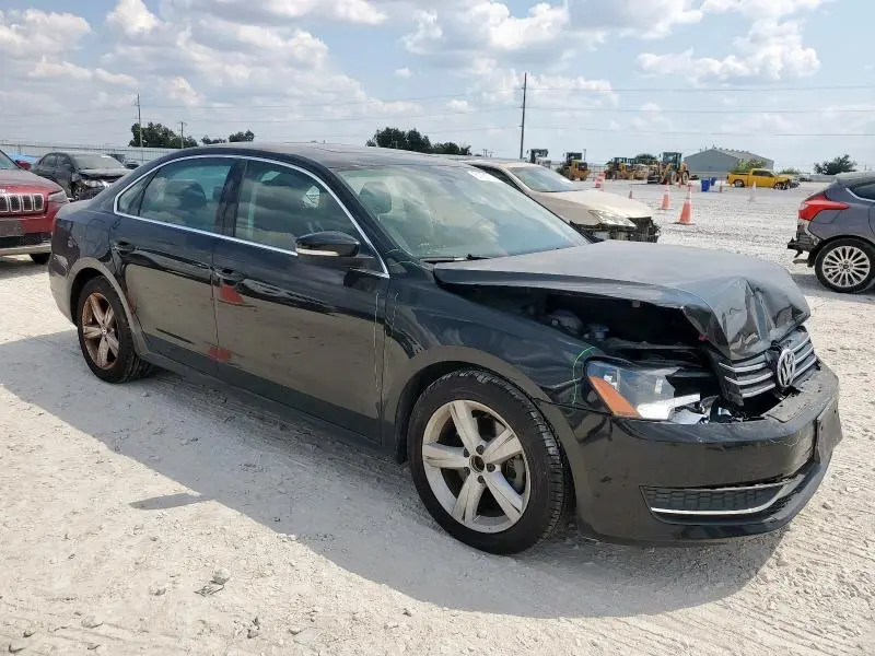 2013 VOLKSWAGEN PASSAT SE  