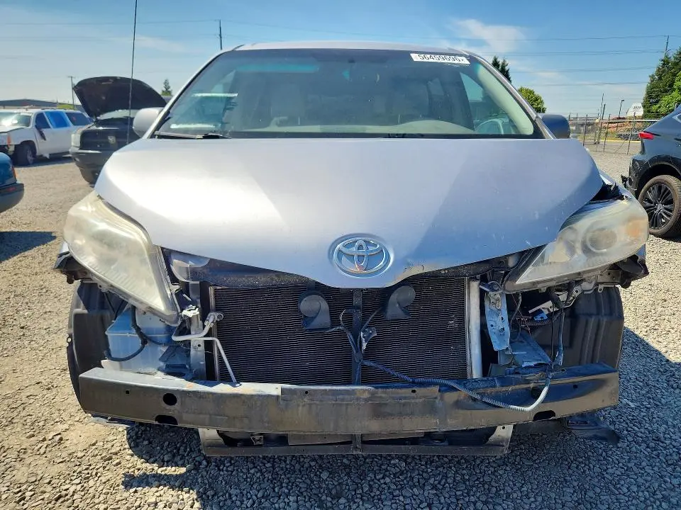 2012 TOYOTA SIENNA LE  
