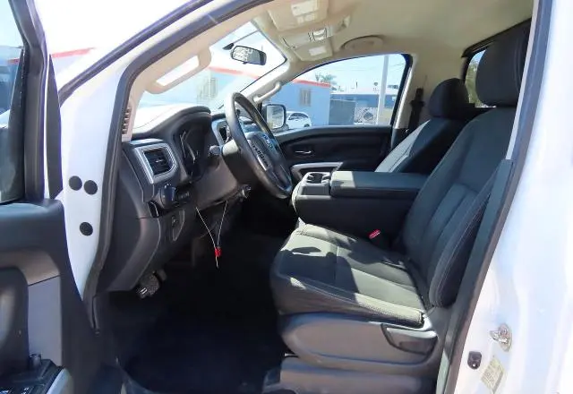 2017 NISSAN TITAN SV  