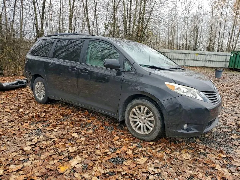 2014 TOYOTA SIENNA XLE  