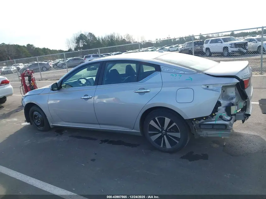 2022 NISSAN ALTIMA SV FWD