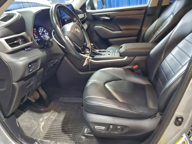 2021 TOYOTA HIGHLANDER XLE  