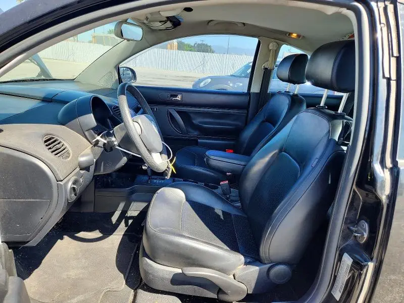 2010 VOLKSWAGEN NEW BEETLE   
