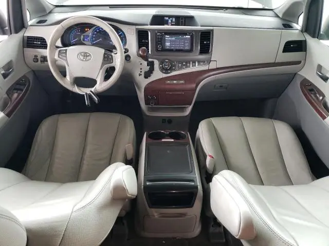 2014 TOYOTA SIENNA XLE  