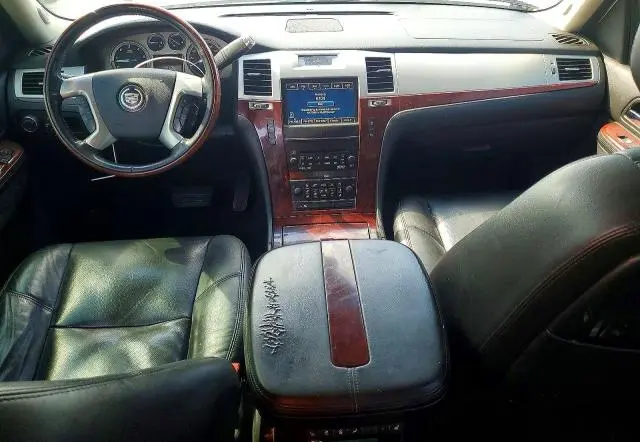2011 CADILLAC ESCALADE LUXURY  