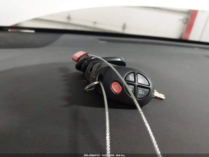 2011 TOYOTA SIENNA LE V6