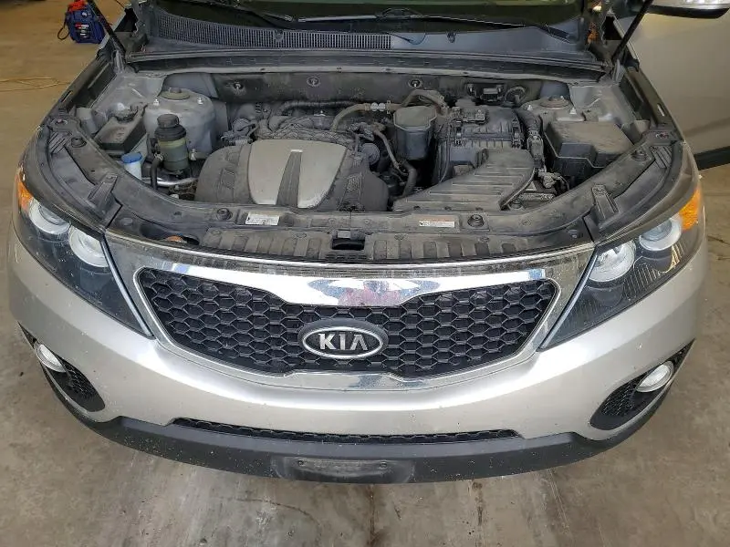 2013 KIA SORENTO LX  