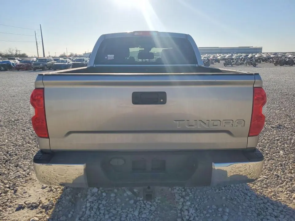 2018 TOYOTA TUNDRA SR5  