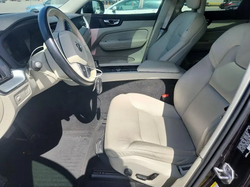 2018 VOLVO XC60 T5 MOMENTUM  