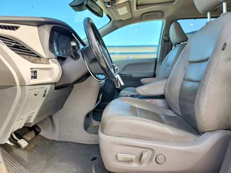 2019 TOYOTA SIENNA XLE 8-PASSENGER  