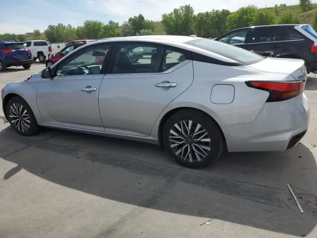 2023 NISSAN ALTIMA SV  