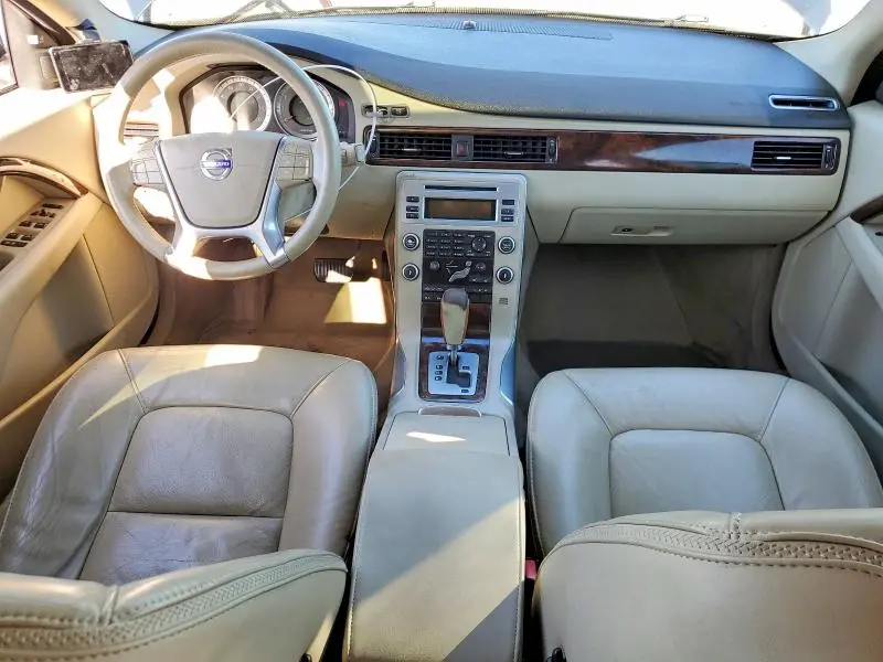 2011 VOLVO XC70 T6  
