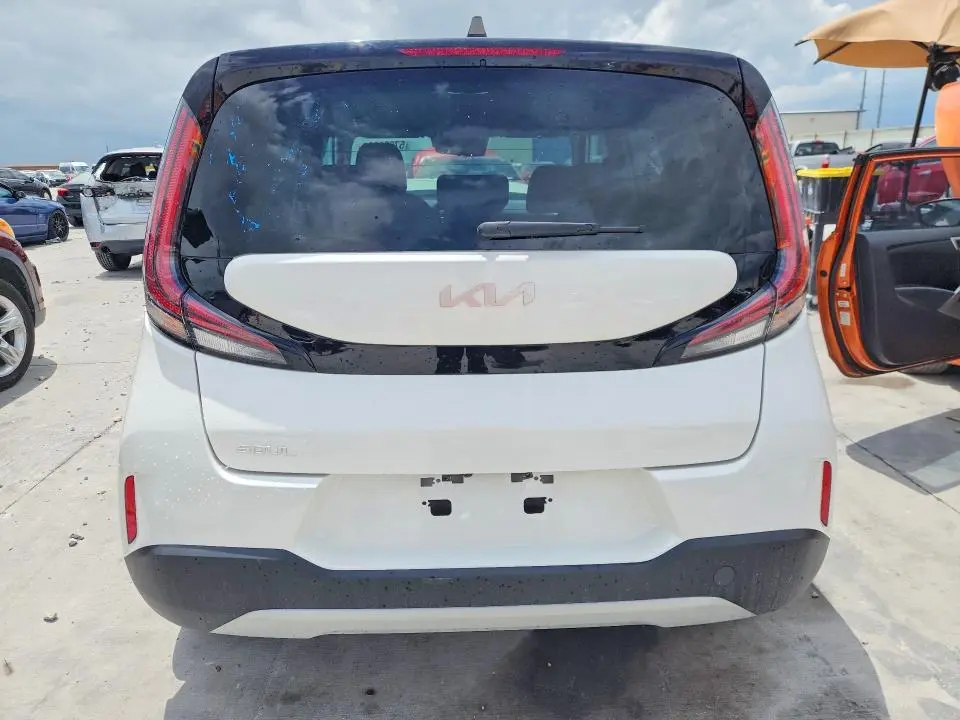2023 KIA SOUL LX  