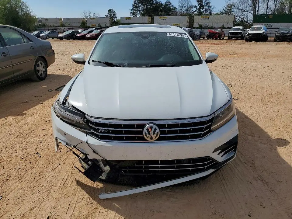 2019 VOLKSWAGEN PASSAT SE R-LINE  
