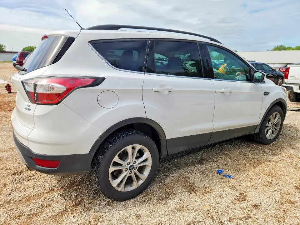 2017 FORD ESCAPE SE  