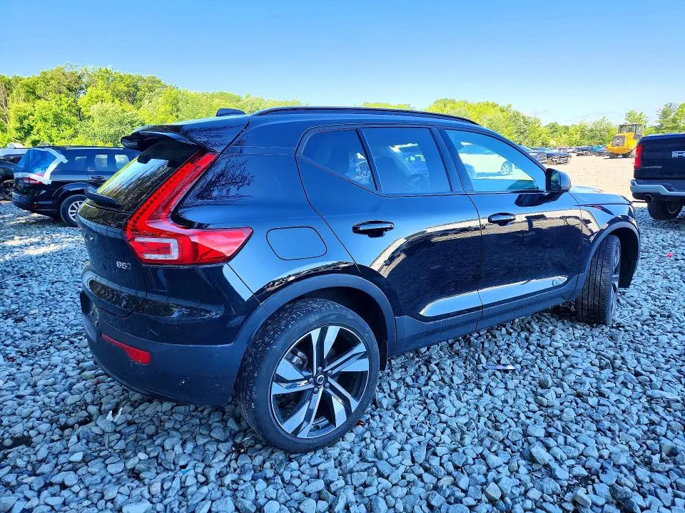 2024 VOLVO XC40 PLUS  