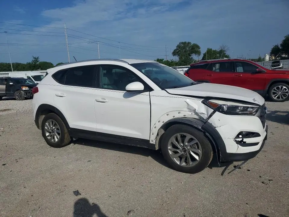 2016 HYUNDAI TUCSON SE  