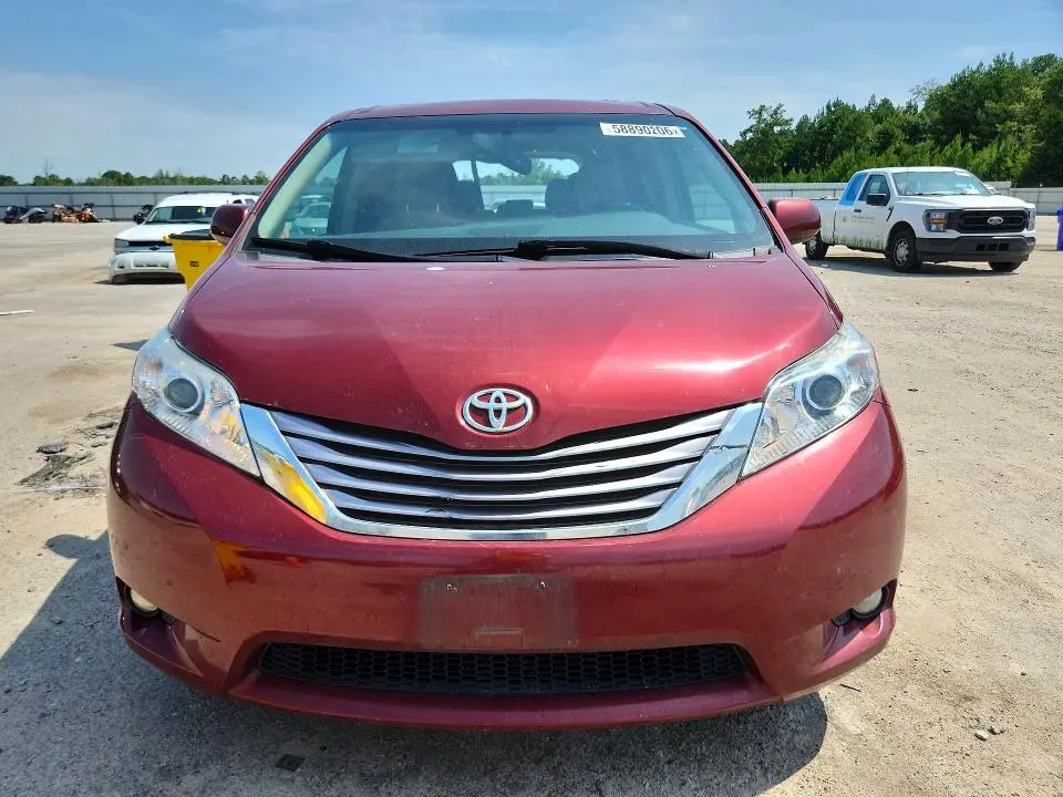 2017 TOYOTA SIENNA XLE 7-PASSENGER  