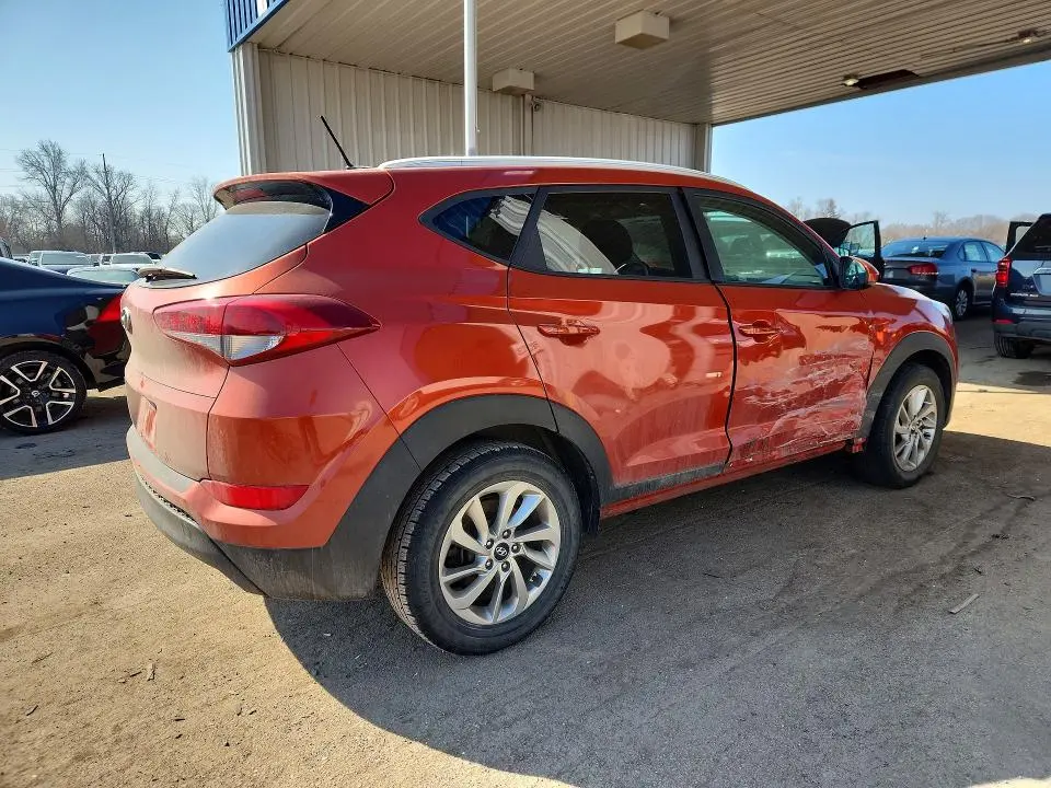 2017 HYUNDAI TUCSON SE  