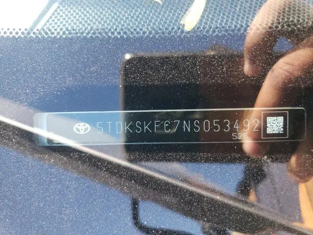 2022 TOYOTA SIENNA LE  