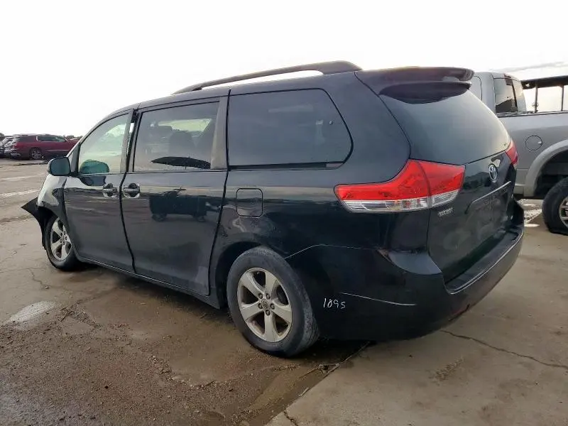 2011 TOYOTA SIENNA LE  