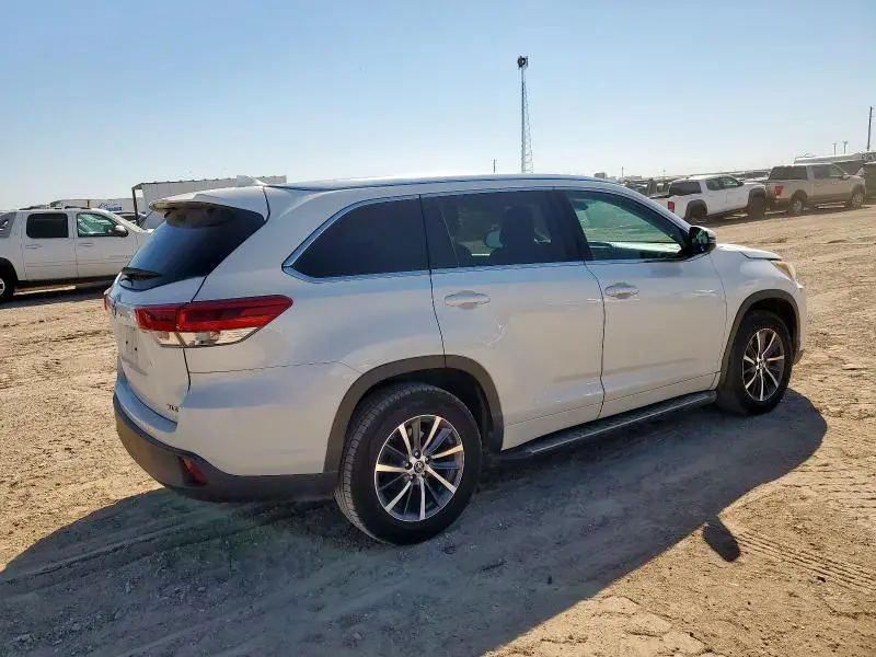 2017 TOYOTA HIGHLANDER SE