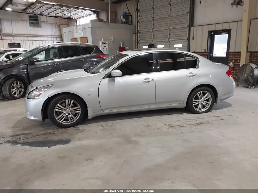 2015 INFINITI Q40  