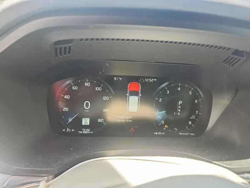 2018 VOLVO XC60 T5 MOMENTUM  