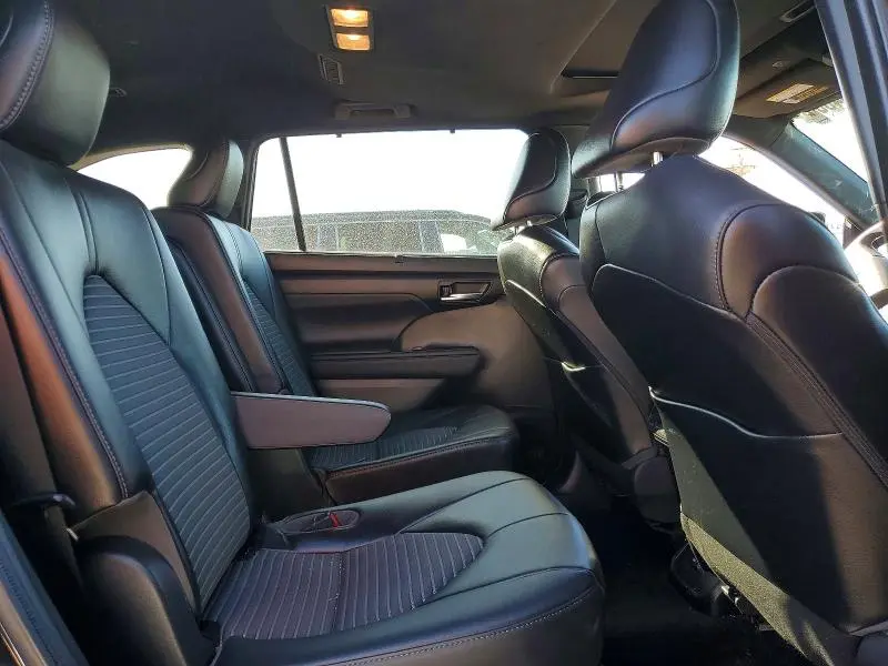 2022 TOYOTA HIGHLANDER XSE  