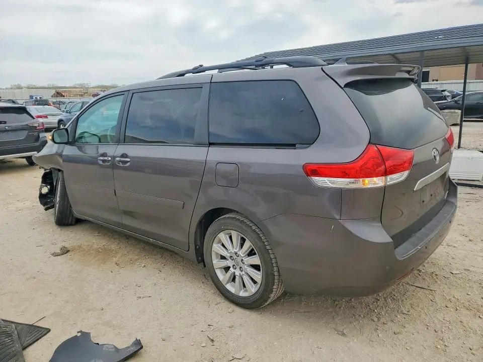 2013 TOYOTA SIENNA LIMITED 7-PASSENGER  