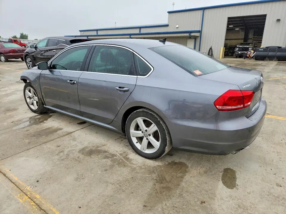 2013 VOLKSWAGEN PASSAT SE  