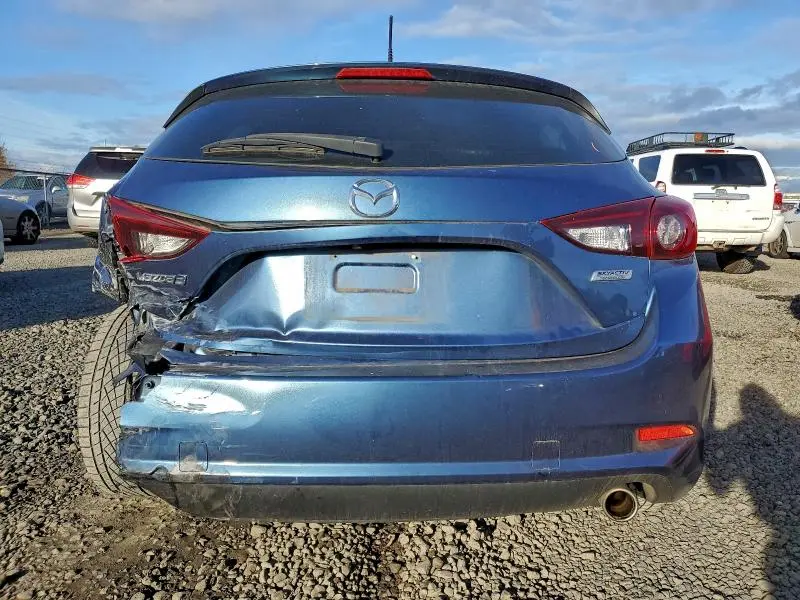 2018 MAZDA 3 TOURING  