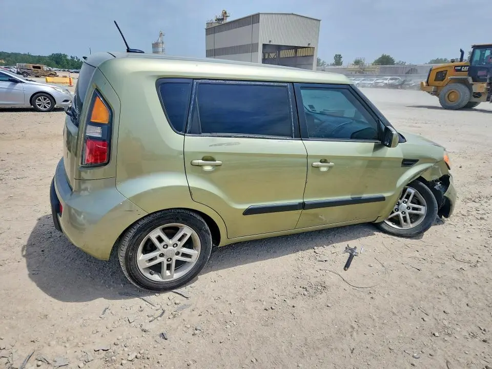 2011 KIA SOUL +  