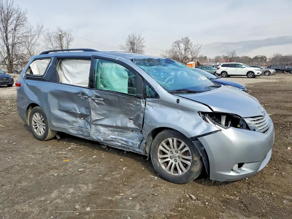 2014 TOYOTA SIENNA XLE 8-PASSENGER  