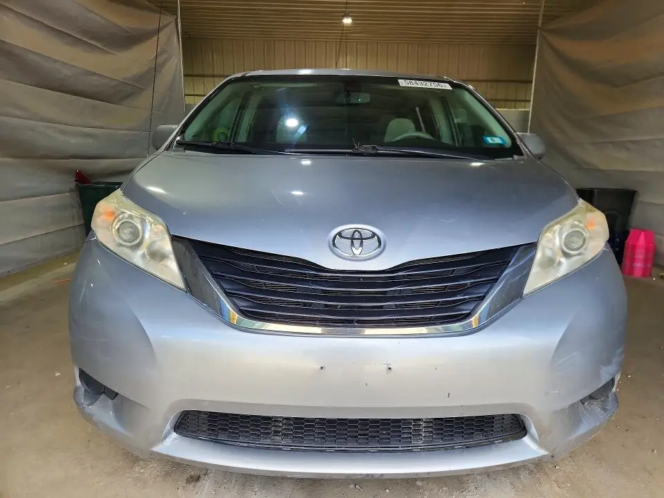 2011 TOYOTA SIENNA LE  