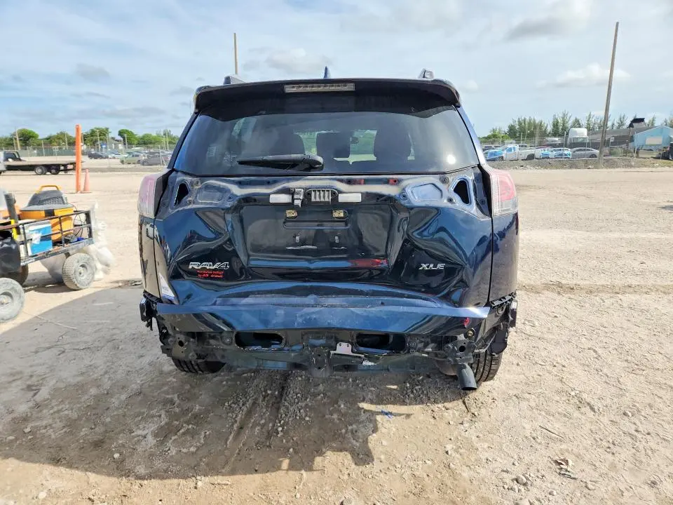 2018 TOYOTA RAV4 XLE  