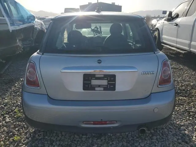 2011 MINI COOPER 